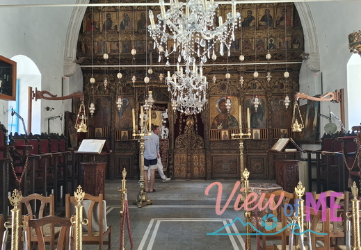 Under wine and food tasting tour